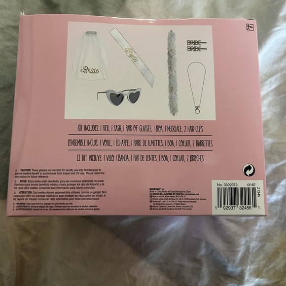 Bride Kit with White and Gold Accessories - Picture 2 of 3